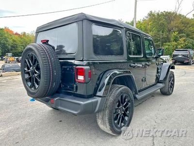 Trzecie zdjęcie samochodu z tyłu: 2023 JEEP WRANGLER SAHARA 4XE VIN:1C4JJXP6XPW596973 - miniatura