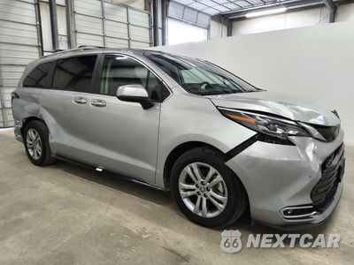 Czwarte zdjęcie samochodu z boku: 2024 TOYOTA SIENNA PLATINUM 7-PASSENGER VIN:5TDESKFC3RS117952 - miniatura