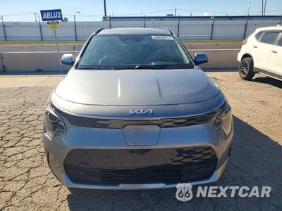 Piąte zdjęcie samochodu w środku: 2023 KIA NIRO WIND VIN:KNDCR3L18P5071467 - miniatura