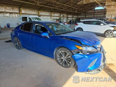 Czwarte zdjęcie samochodu z boku: 2020 TOYOTA CAMRY SE VIN:4T1G11AK3LU383930 - miniatura