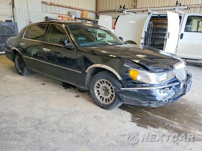 Czwarte zdjęcie samochodu z boku: 2000 LINCOLN TOWN CAR SIGNATURE VIN:1LNHM82W8YY939512 - miniatura