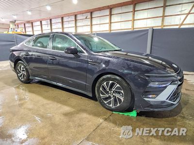 Czwarte zdjęcie samochodu z boku: 2026 HYUNDAI SONATA HYBRID BLUE VIN:KMHL24JJ0TA175378 - miniatura