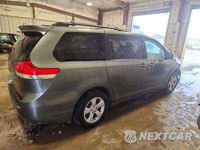Trzecie zdjęcie samochodu z tyłu: 2014 TOYOTA SIENNA LE VIN:5TDKK3DC3ES524742 - miniatura