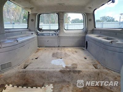 Zdjęcie 10 z 14 samochodu: 2001 CHEVROLET SUBURBAN C1500 VIN:3GNEC16T61G124069 - miniatura