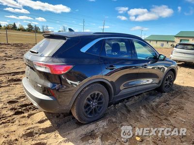 Trzecie zdjęcie samochodu z tyłu: 2020 FORD ESCAPE SE VIN:1FMCU0G64LUC19869 - miniatura