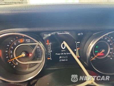 Zdjęcie 9 z 13 samochodu: 2018 JEEP WRANGLER UNLIMITED SAHARA VIN:1C4HJXENSJW260389 - miniatura