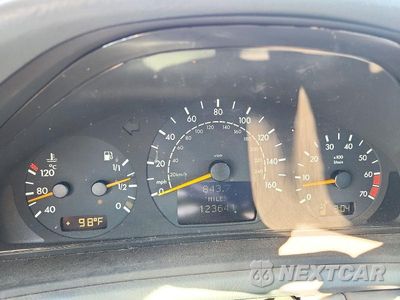 Zdjęcie 9 z 13 samochodu: 2000 MERCEDES-BENZ CLK 320 VIN:WDBLK65GXYT053913 - miniatura
