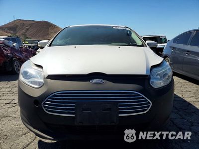 Piąte zdjęcie samochodu w środku: 2017 FORD FOCUS BEV VIN:1FADP3R4XHL325341 - miniatura