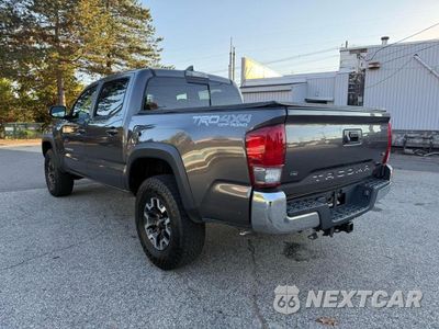 Trzecie zdjęcie samochodu z tyłu: 2017 TOYOTA TACOMA TRD OFF-ROAD VIN:5TFCZ5AN8HX070147 - miniatura