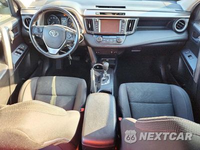 Zdjęcie 8 z 13 samochodu: 2017 TOYOTA RAV4 XLE VIN:JTMRFREV2HD202860 - miniatura