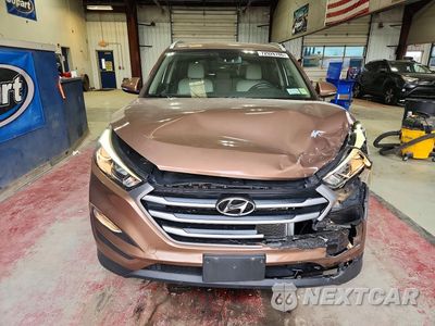 Piąte zdjęcie samochodu w środku: 2017 HYUNDAI TUCSON SE PLUS VIN:KM8J3CA41HU452649 - miniatura