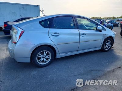 Trzecie zdjęcie samochodu z tyłu: 2011 TOYOTA PRIUS THREE VIN:JTDKN3DU6B0261712 - miniatura