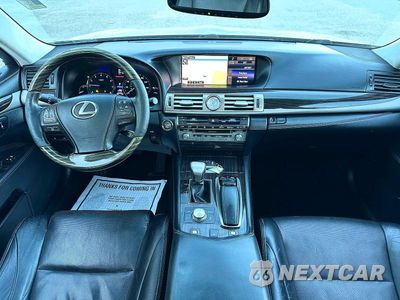 Zdjęcie 9 z 12 samochodu: 2015 LEXUS LS 460 VIN:JTHCL5EF7F5023669 - miniatura