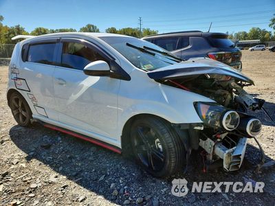 Czwarte zdjęcie samochodu z boku: 2013 CHEVROLET SONIC RS VIN:1G1JH6SB2D4169748 - miniatura
