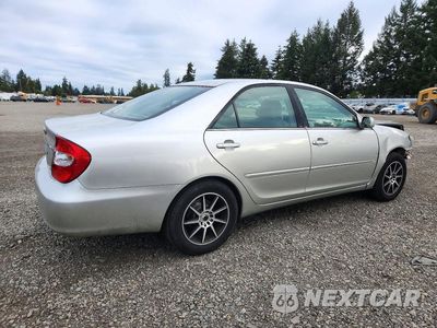 Trzecie zdjęcie samochodu z tyłu: 2004 TOYOTA CAMRY XLE V6 VIN:4T1BF30K54U581001 - miniatura