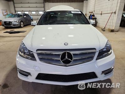 Piąte zdjęcie samochodu w środku: 2012 MERCEDES-BENZ C 300 4MATIC VIN:WDDGF8BB4CA703387 - miniatura