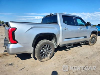 Trzecie zdjęcie samochodu z tyłu: 2023 TOYOTA TUNDRA PLATINUM HV VIN:5TFNC5DB3PX039656 - miniatura