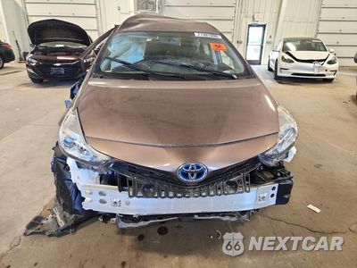Piąte zdjęcie samochodu w środku: 2016 TOYOTA PRIUS V TWO VIN:JTDZN3EU6GJ053814 - miniatura