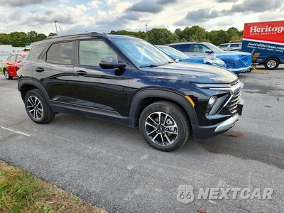 Czwarte zdjęcie samochodu z boku: 2026 CHEVROLET TRAILBLAZER LT VIN:KL79MRSL5TB112600 - miniatura