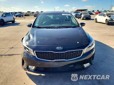 Piąte zdjęcie samochodu w środku: 2017 KIA FORTE EX VIN:KNAFX5A88H5707091 - miniatura
