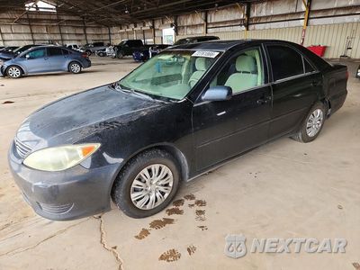 2005 TOYOTA CAMRY LE 4T1BE30K75U402445 - główne zdjęcie licytacji z USA - miniatura