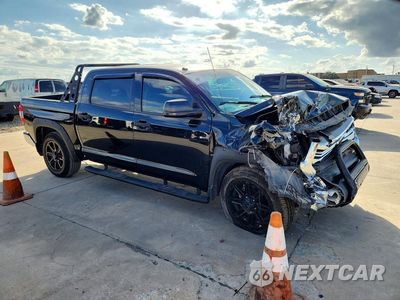 Czwarte zdjęcie samochodu z boku: 2017 TOYOTA TUNDRA SR5 VIN:5TFDW5F13HX662610 - miniatura