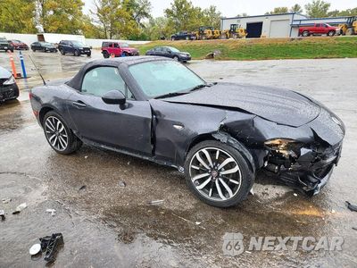 Czwarte zdjęcie samochodu z boku: 2019 FIAT 124 SPIDER CLASSICA VIN:JC1NFAEK5K0143613 - miniatura