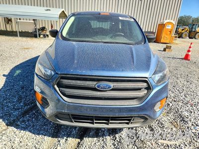 Piąte zdjęcie samochodu w środku: 2018 FORD ESCAPE S VIN:1FMCU0F73JUB79355 - miniatura