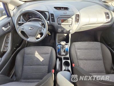 Zdjęcie 8 z 12 samochodu: 2017 KIA FORTE LX VIN:3KPFK4A79HE156550 - miniatura