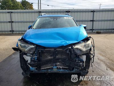 Piąte zdjęcie samochodu w środku: 2018 TOYOTA RAV4 XLE VIN:JTMWFREV8JD115361 - miniatura