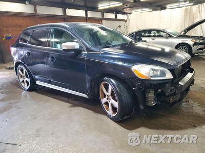 Czwarte zdjęcie samochodu z boku: 2013 VOLVO XC60 T6 VIN:YV4902DZ4D2450043 - miniatura