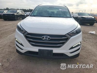 Piąte zdjęcie samochodu w środku: 2016 HYUNDAI TUCSON SE VIN:KM8J33A47GU026799 - miniatura