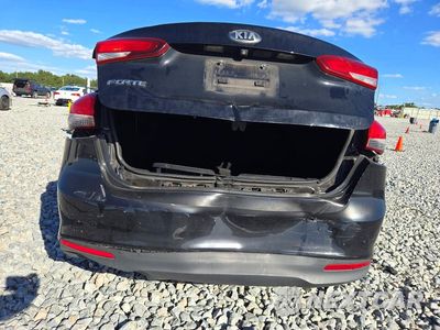 Zdjęcie 6 z 12 samochodu: 2017 KIA FORTE LX VIN:3KPFL4A77HE127240 - miniatura