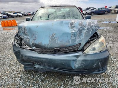 Piąte zdjęcie samochodu w środku: 2002 TOYOTA CAMRY LE VIN:4T1BE32K72U544884 - miniatura