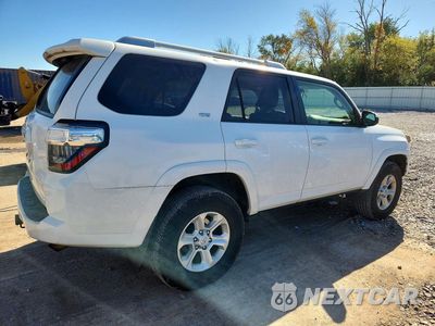 Trzecie zdjęcie samochodu z tyłu: 2014 TOYOTA 4RUNNER SR5 VIN:JTEBU5JR2E5154691 - miniatura
