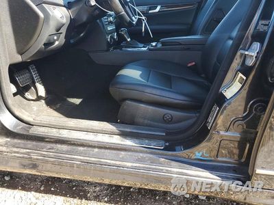 Zdjęcie 12 z 13 samochodu: 2012 MERCEDES-BENZ C 300 4MATIC VIN:WDDGF8BB1CR227343 - miniatura