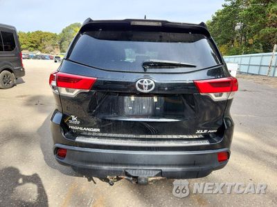 Zdjęcie 6 z 14 samochodu: 2018 TOYOTA HIGHLANDER XLE VIN:5TDJZRFH3JS885482 - miniatura