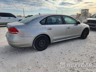 Trzecie zdjęcie samochodu z tyłu: 2014 VOLKSWAGEN PASSAT S VIN:1VWAS7A33EC052824 - miniatura