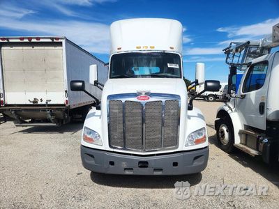 Piąte zdjęcie samochodu w środku: 2019 PETERBILT 579 SEMI TRUCK VIN:1XPBA48X3KD478714 - miniatura