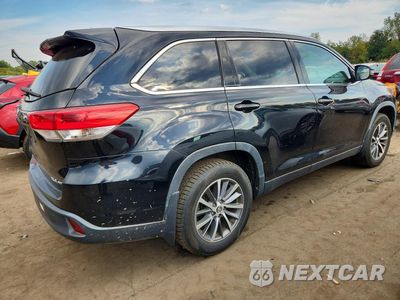 Trzecie zdjęcie samochodu z tyłu: 2019 TOYOTA HIGHLANDER XLE VIN:5TDJZRFH1KS614731 - miniatura