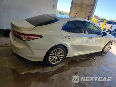 Trzecie zdjęcie samochodu z tyłu: 2018 TOYOTA CAMRY XLE VIN:4T1B11HK2JU010990 - miniatura
