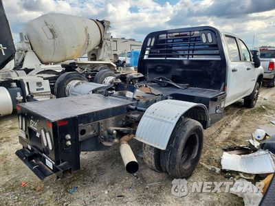Trzecie zdjęcie samochodu z tyłu: 2022 CHEVROLET SILVERADO C3500 VIN:1GB4WREY7NF298879 - miniatura