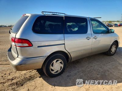 Trzecie zdjęcie samochodu z tyłu: 2002 TOYOTA SIENNA XLE VIN:4T3ZF13C82U485679 - miniatura
