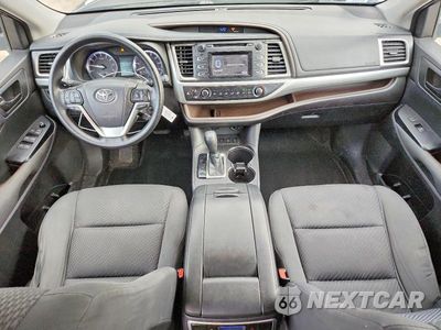 Zdjęcie 8 z 13 samochodu: 2015 TOYOTA HIGHLANDER LE VIN:5TDBKRFH4FS096841 - miniatura
