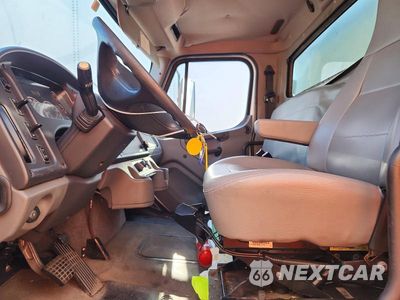 Zdjęcie 7 z 13 samochodu: 2011 FREIGHTLINER BUSINESS CLASS M2 BOX TRUCK VIN:1FVACWDT5BDBD0986 - miniatura
