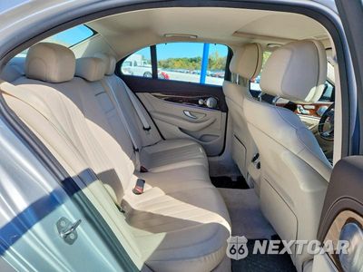 Zdjęcie 10 z 12 samochodu: 2017 MERCEDES-BENZ E 300 4MATIC VIN:WDDZF4KB1HA198305 - miniatura