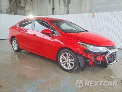 Czwarte zdjęcie samochodu z boku: 2019 CHEVROLET CRUZE LT VIN:1G1BE5SM0K7139751 - miniatura