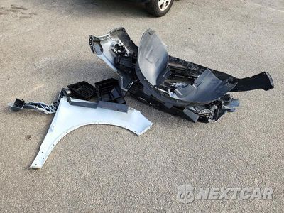 Zdjęcie 13 z 14 samochodu: 2020 VOLVO XC40 T5 R-DESIGN VIN:YV4162UM4L2174896 - miniatura