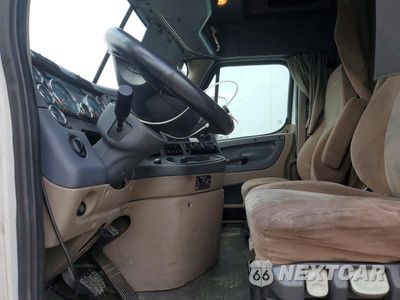 Zdjęcie 7 z 13 samochodu: 2017 FREIGHTLINER CASCADIA 125 SEMI TRUCK VIN:3AKJGLDR7HSGY9359 - miniatura