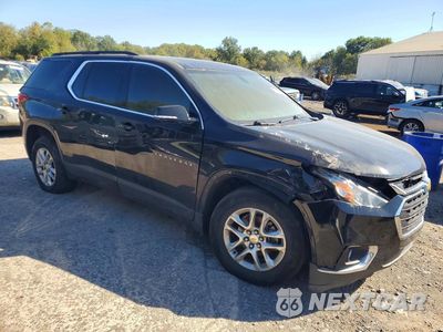 Czwarte zdjęcie samochodu z boku: 2019 CHEVROLET TRAVERSE LT VIN:1GNERGKW8KJ237376 - miniatura